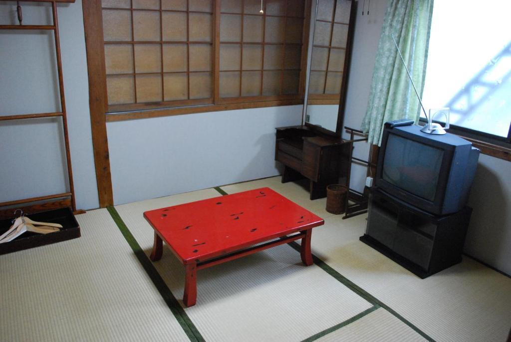 Chizuru Ryokan هيروشيما الغرفة الصورة